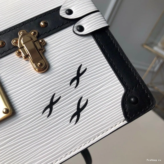 First bag ru Louis Vuitton CHANELUTCH TRUNK 0805